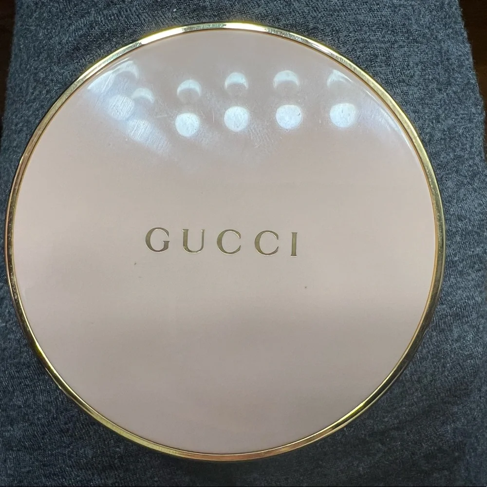 Gucci Matte Beauty Powder - Picture 2 of 3